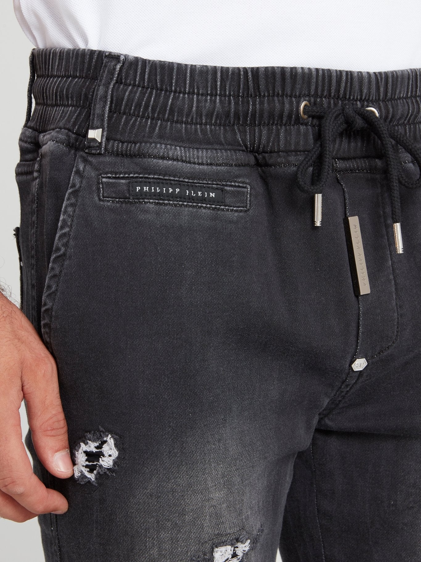 Черные спортивные брюки с рваной отделкой