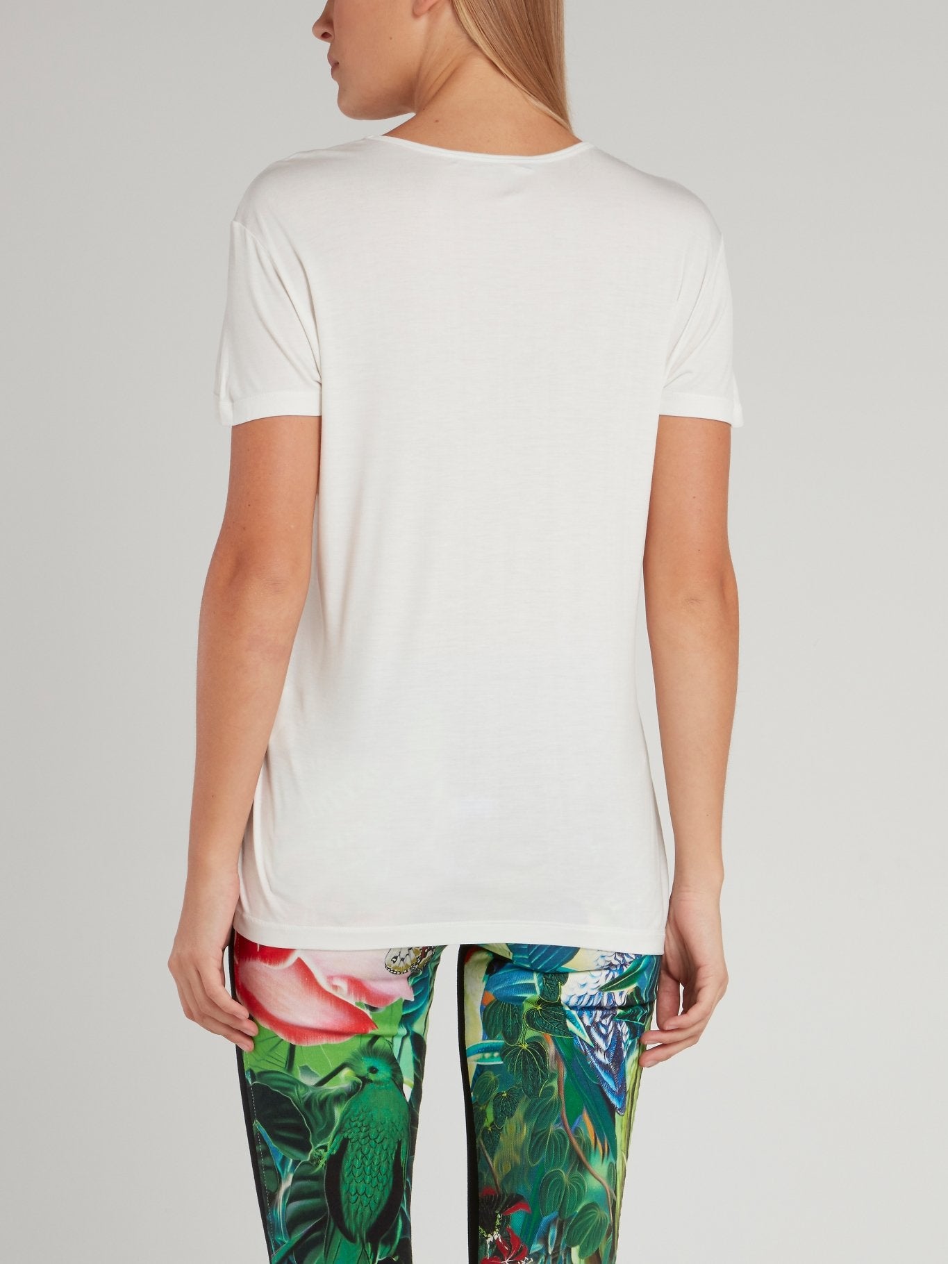 Футболка с глубоким круглым вырезом и принтом "флора и фауна"