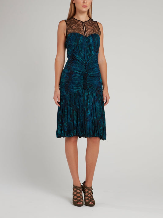 Платье-мини с плиссировкой и кружевными вставками