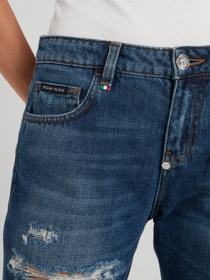 Синие джинсы-бойфренды с рваной отделкой