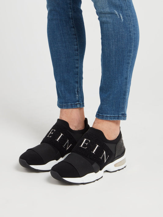 Черные кроссовки на резинке с логотипом