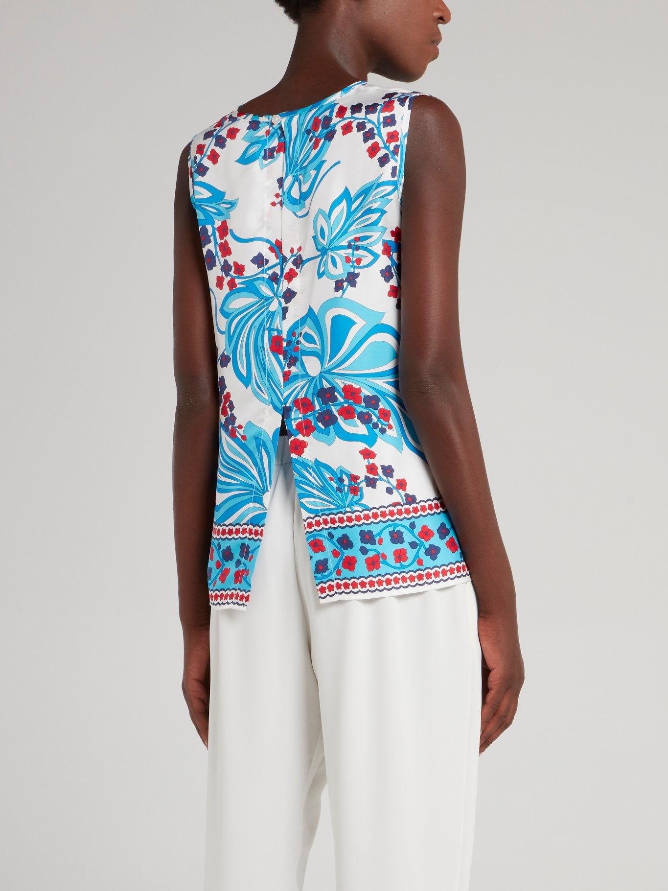 Топ с синими узорами