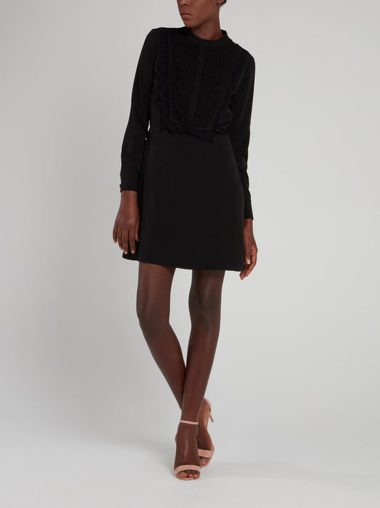 Черное платье-мини с кружевом