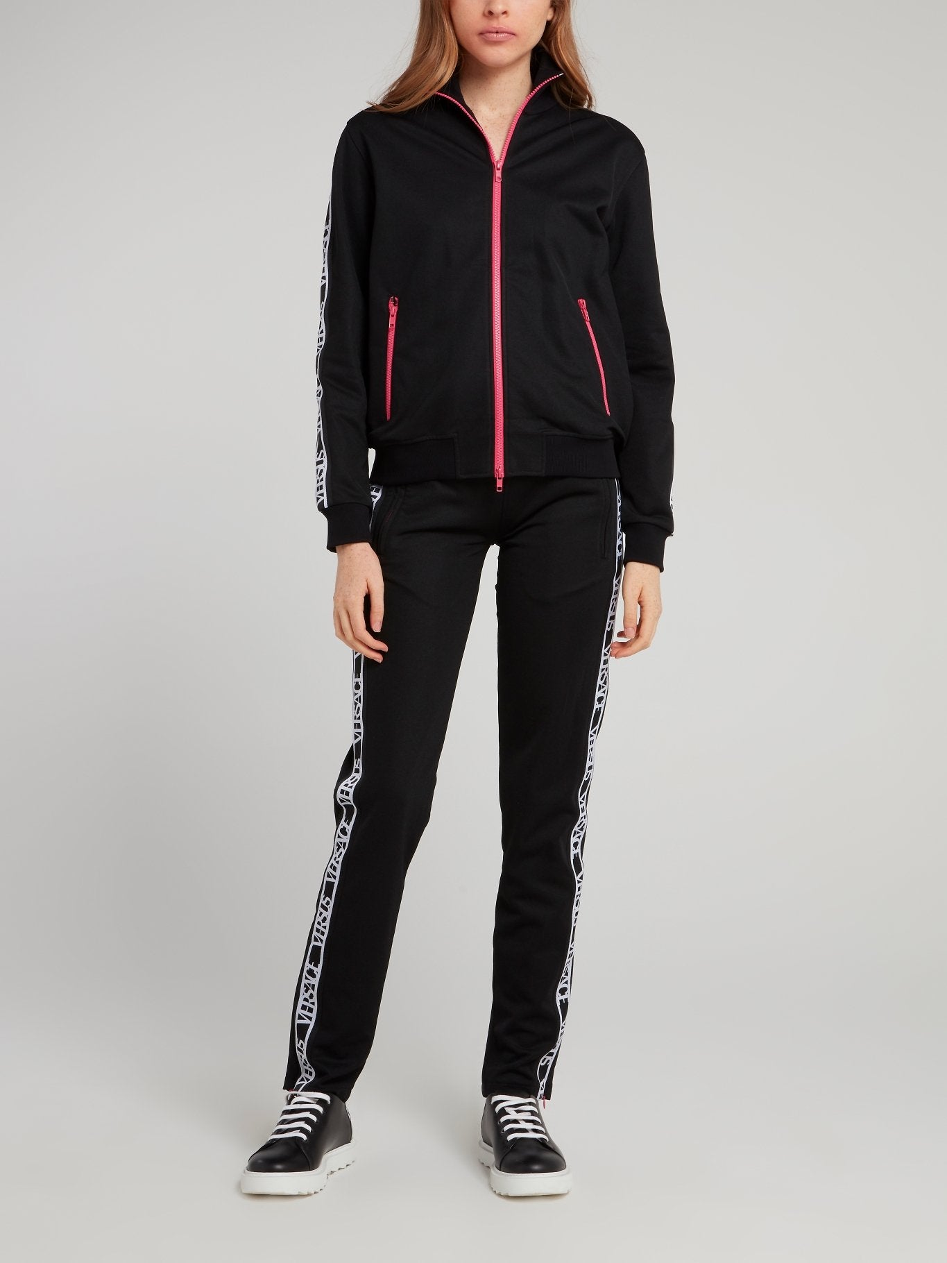 Черные спортивные брюки на резинке с логотипом