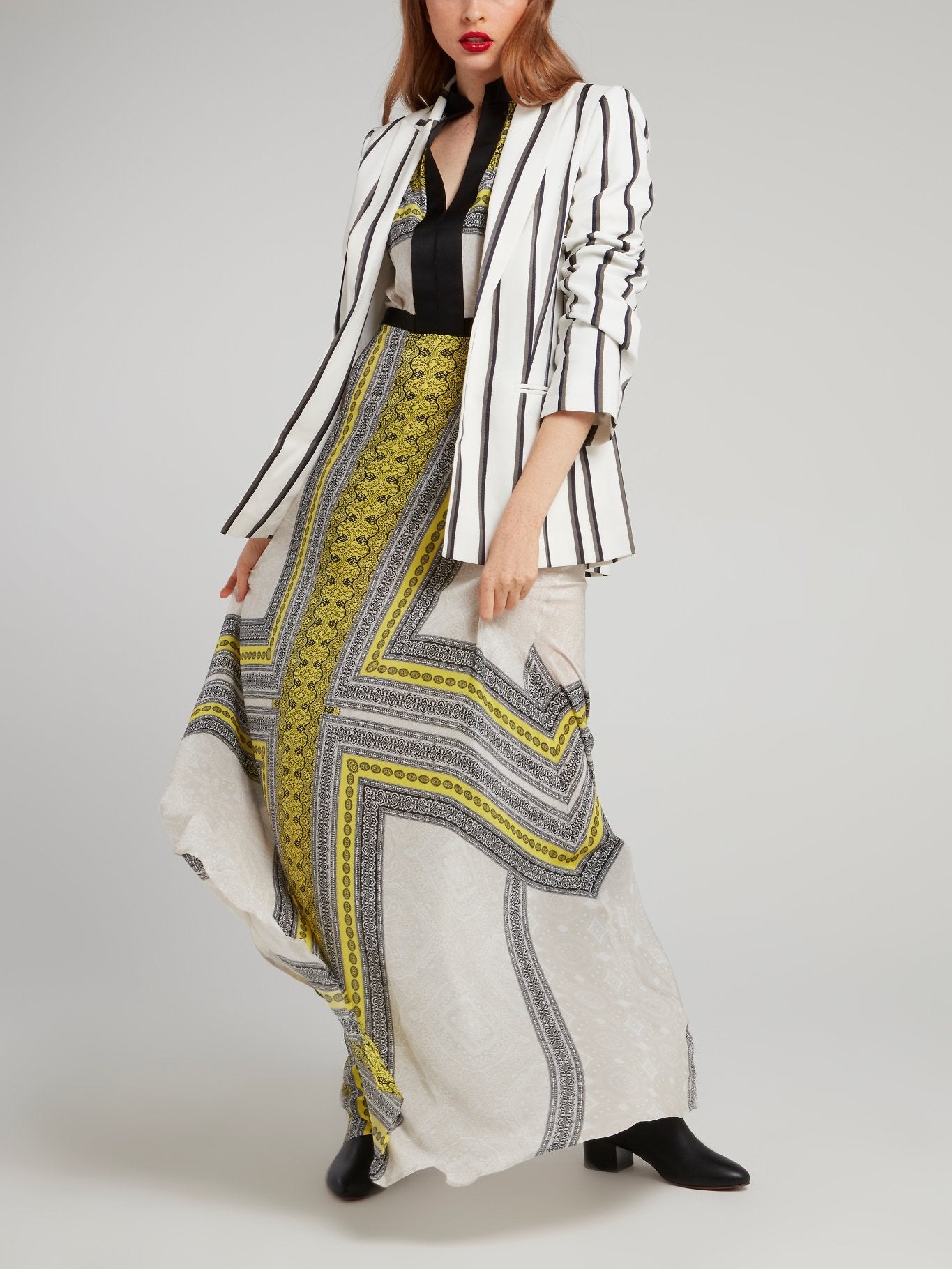 Белый блейзер в полоску