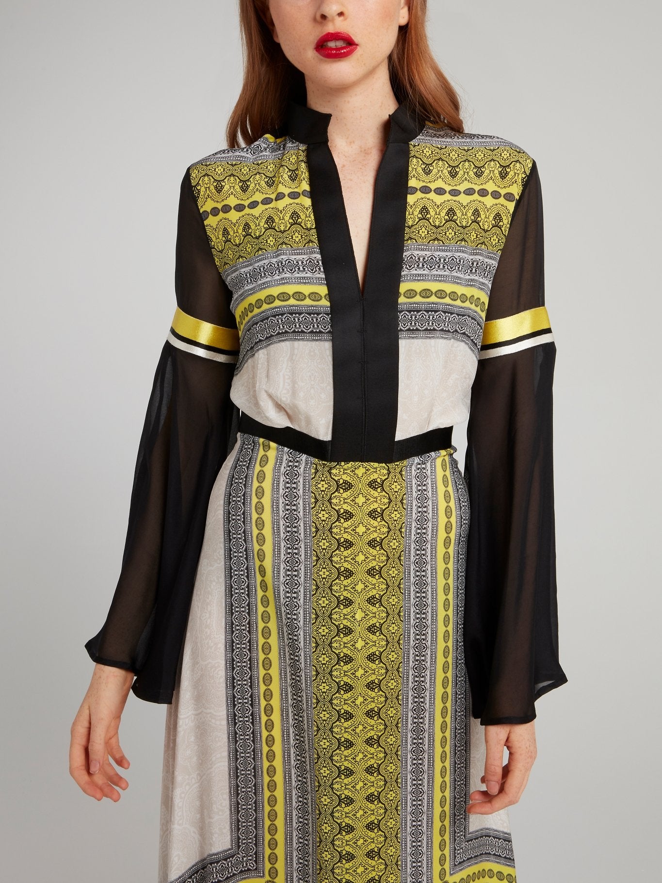 Платье-макси с прозрачными вставками и принтом