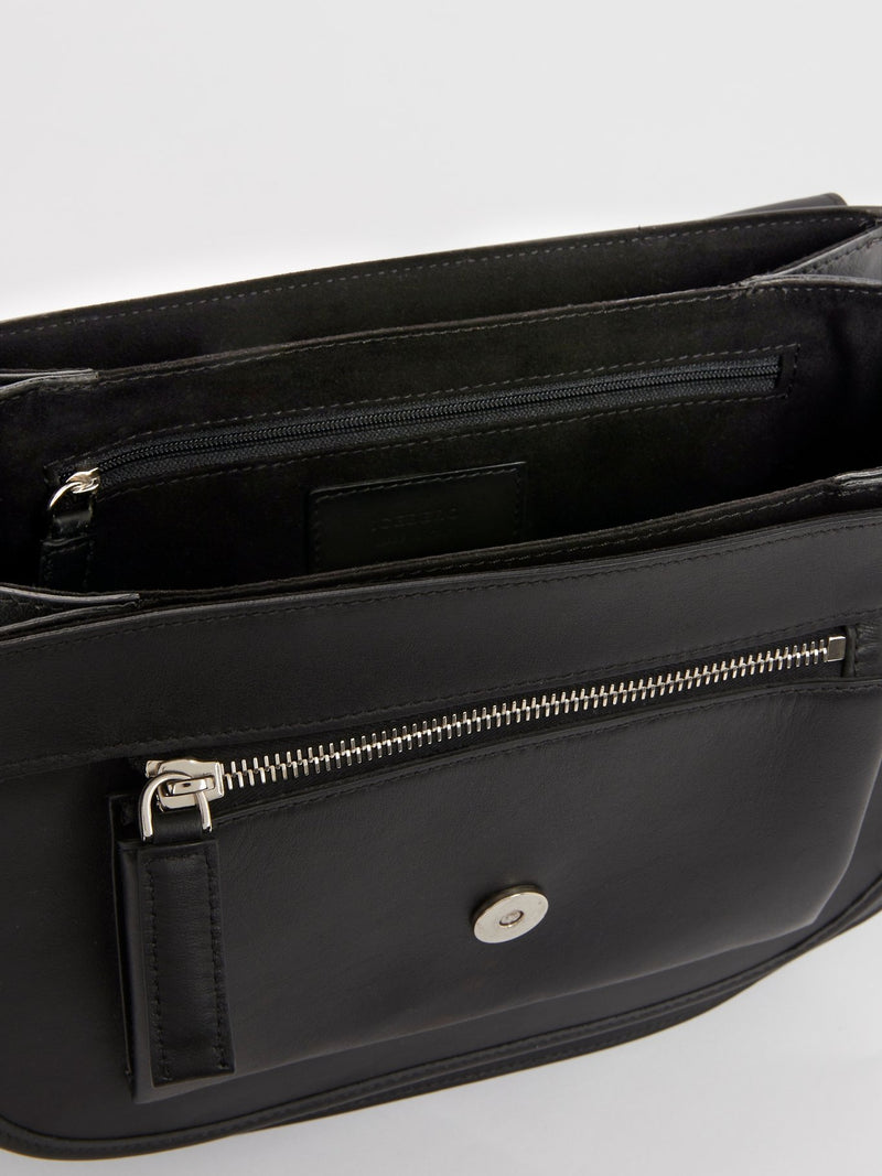 Черная сумка на плечо с люверсами