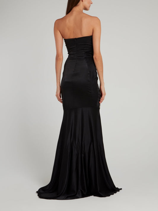 Черное платье с вырезом "сердце", разрезом и стразами