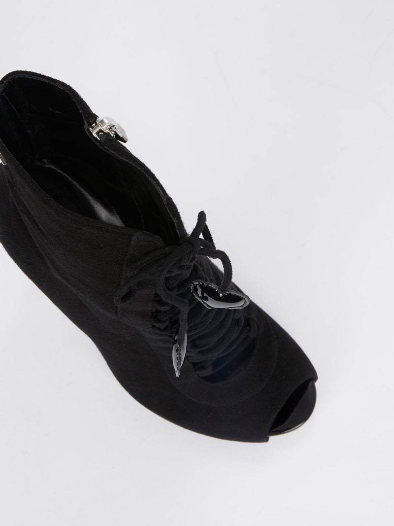 Черные замшевые ботильоны на шнуровке