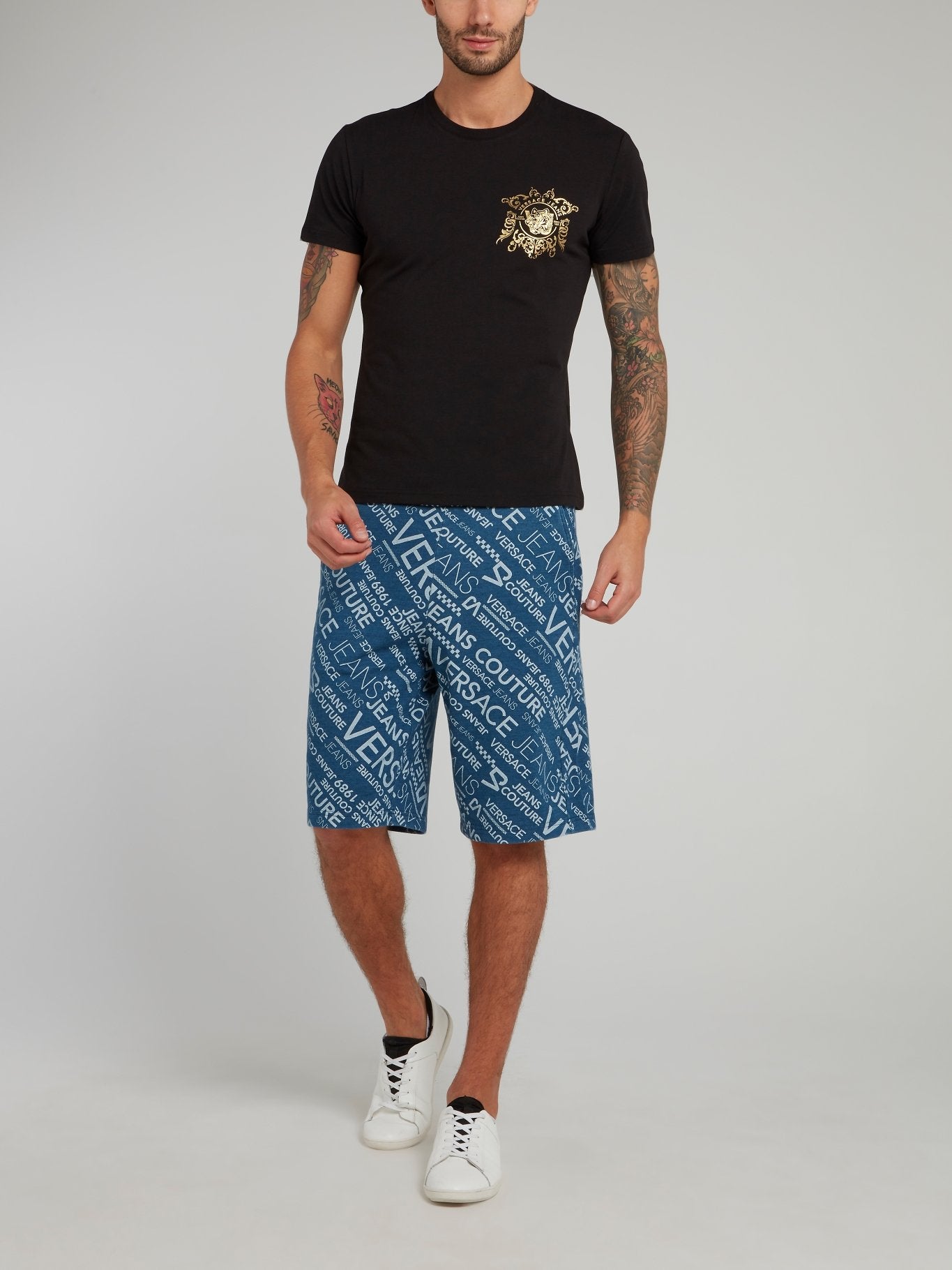 Черная приталенная футболка из хлопка