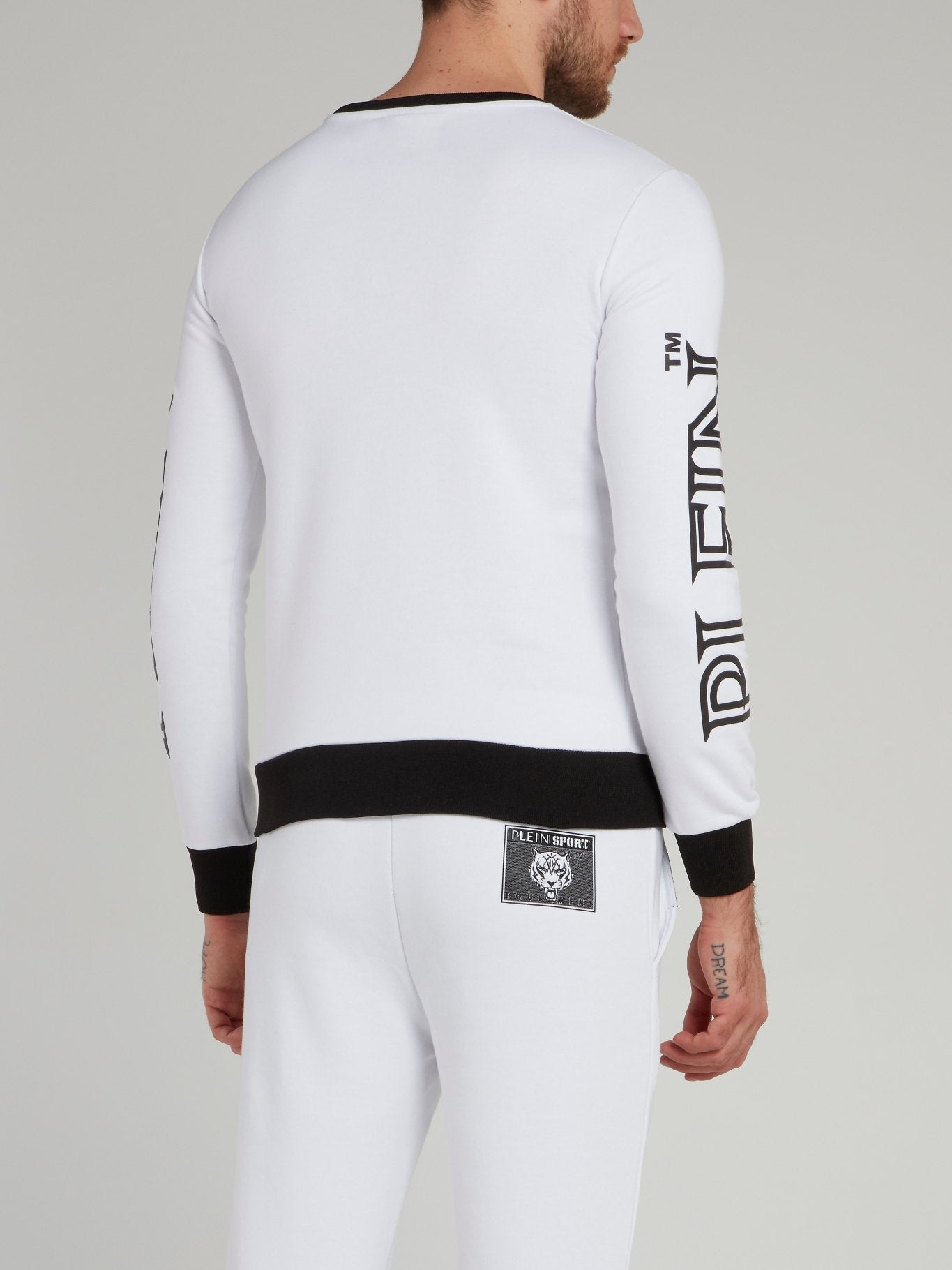 Свитшот с логотипом и черной окантовкой