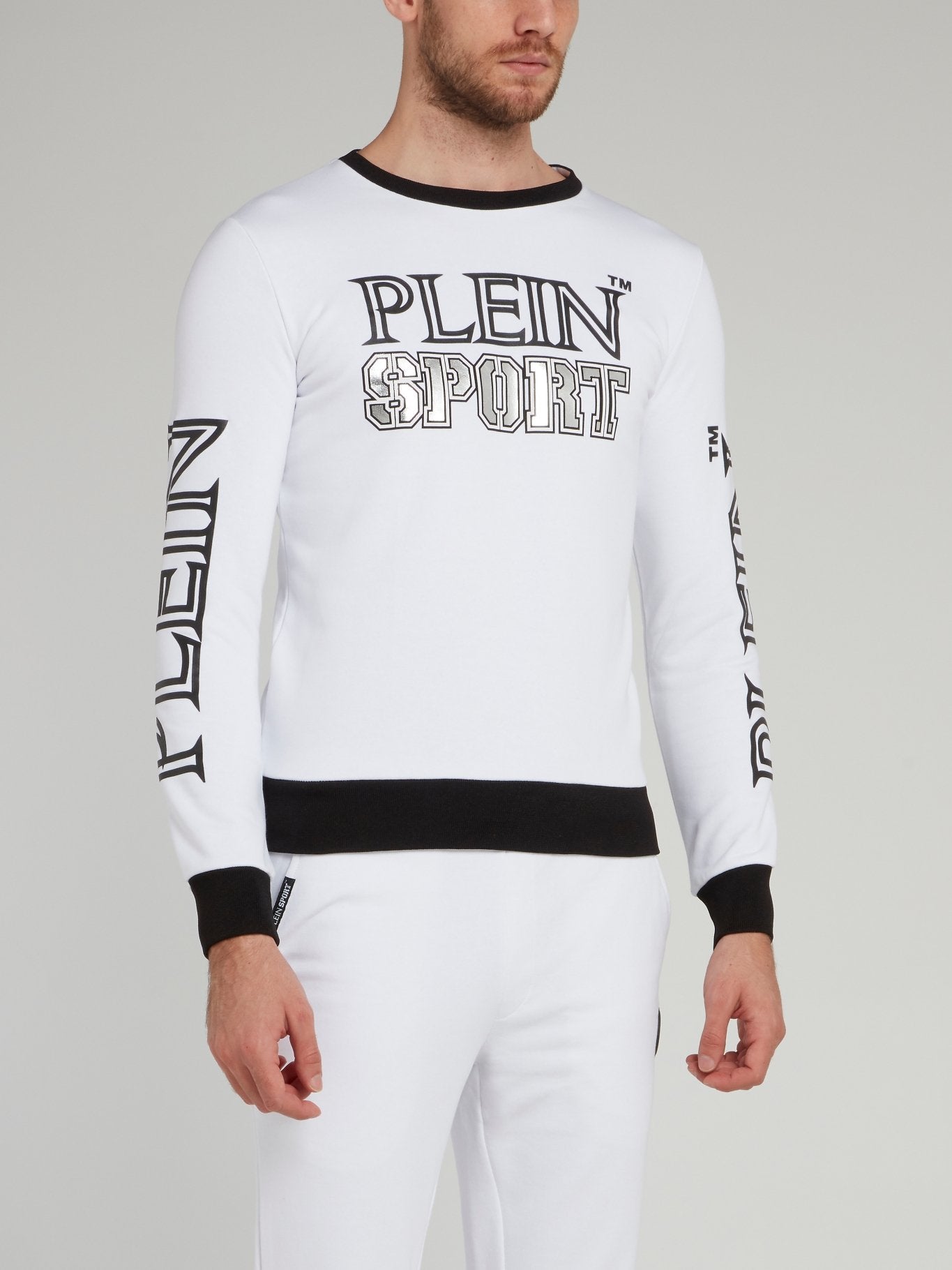 Свитшот с логотипом и черной окантовкой