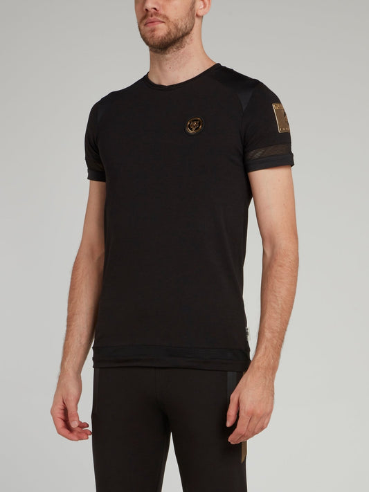 Черная футболка с круглым вырезом и логотипом