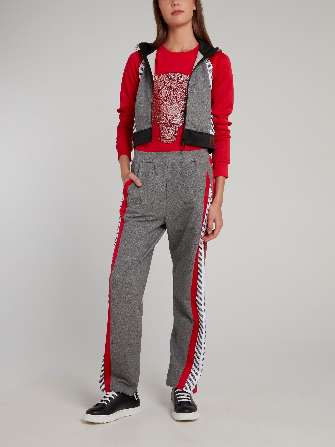 Серые спортивные брюки с лампасами