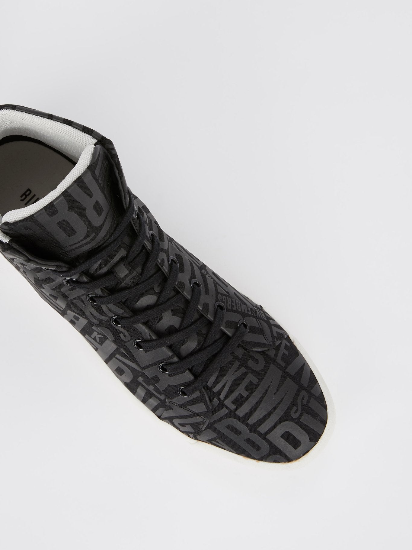 Черные высокие кроссовки с монограммой