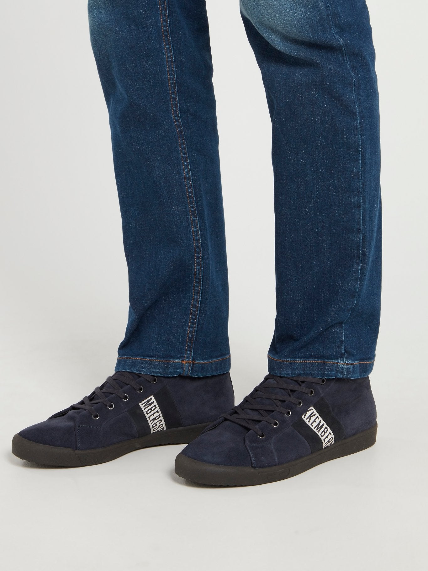 Темно-синие высокие замшевые кроссовки