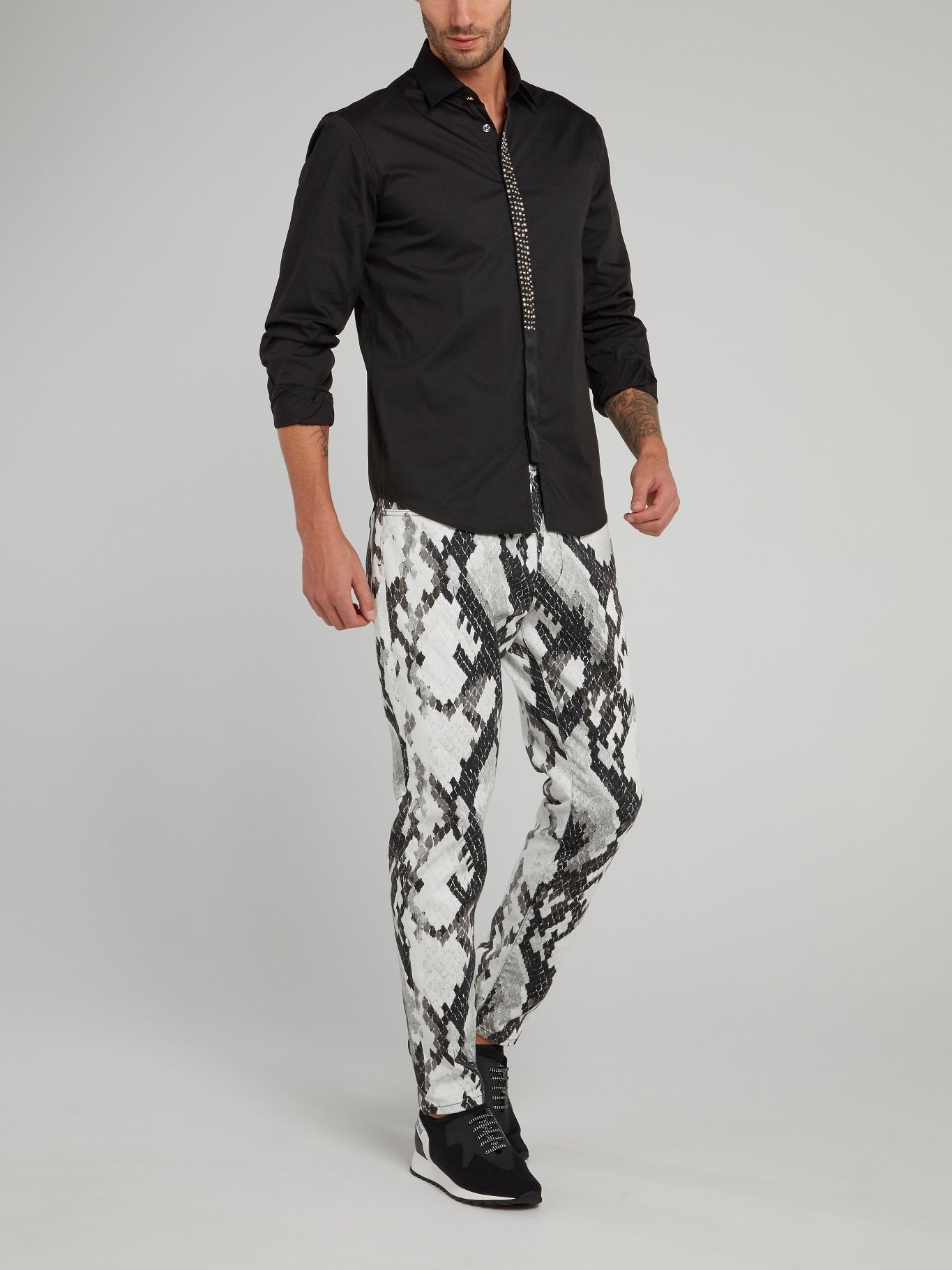 Черная рубашка с длинными рукавами и стразами