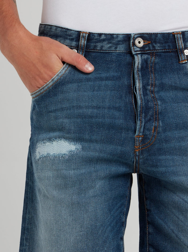 Синие джинсовые шорты с рваной отделкой