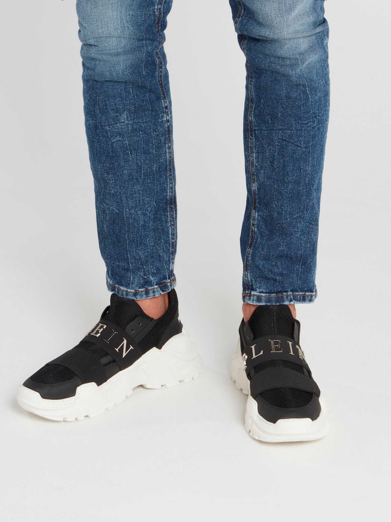 Черные дышащие кроссовки из кожи на резинке