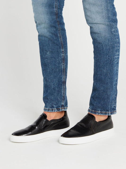 Черные слипоны с рельефным логотипом