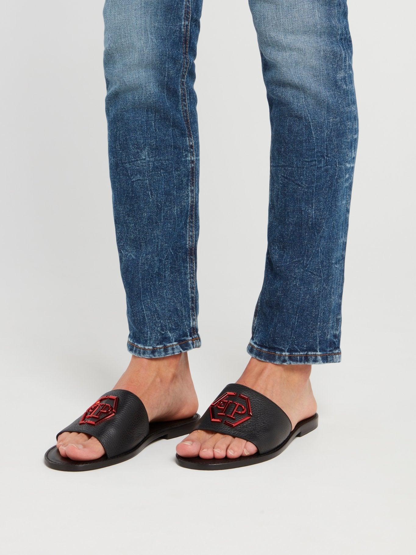 Кожаные шлепанцы с логотипом