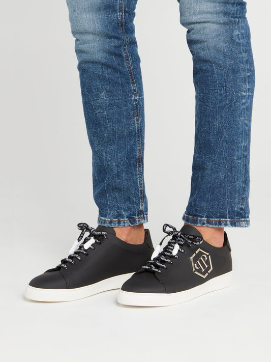 Кожаные кроссовки с логотипом на резиновой подошве