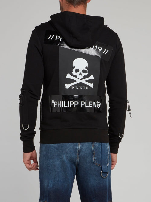 Черная спортивная куртка с капюшоном и логотипом