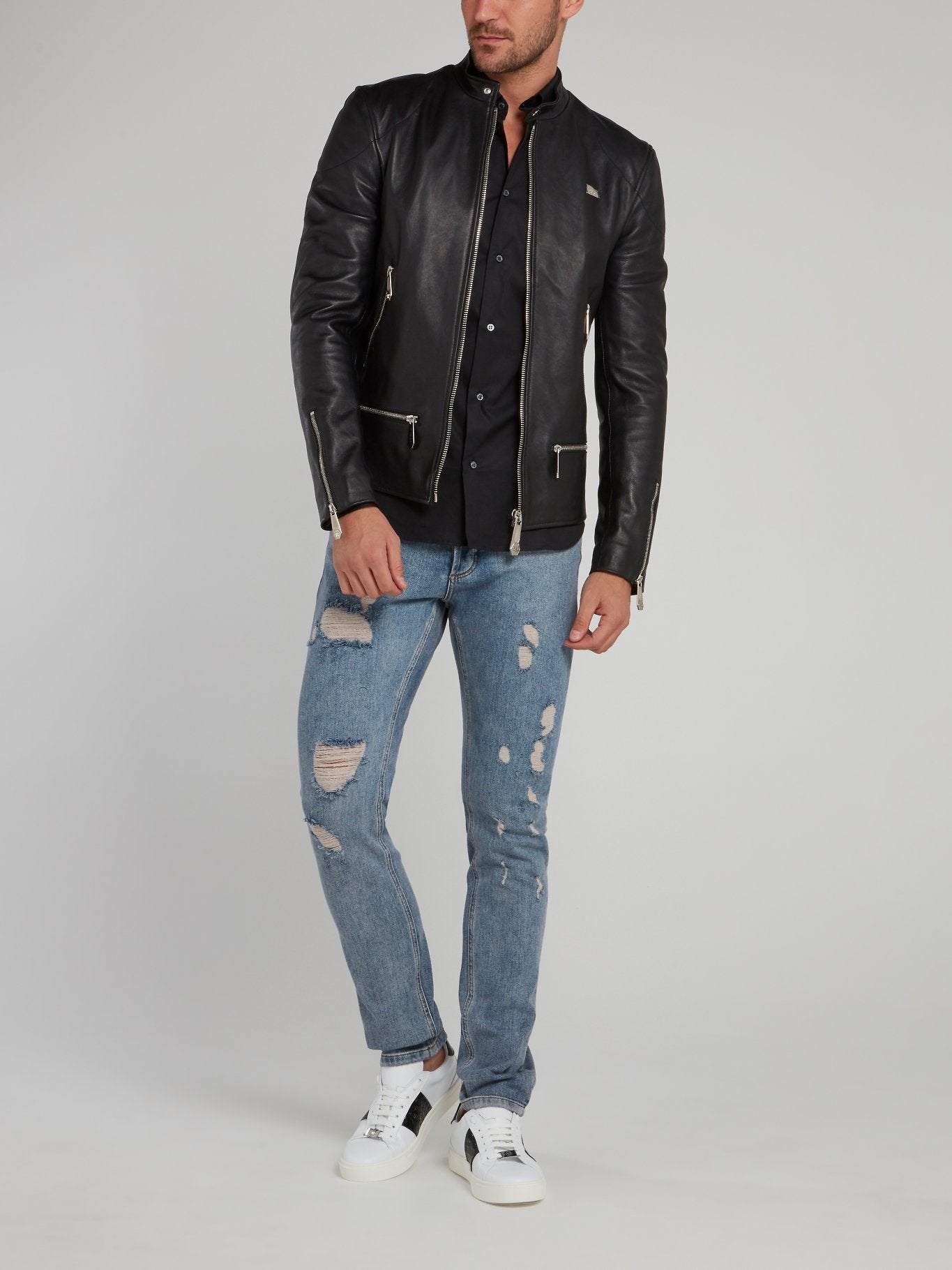 Черная рубашка с длинными рукавами и неоновым изображением черепа