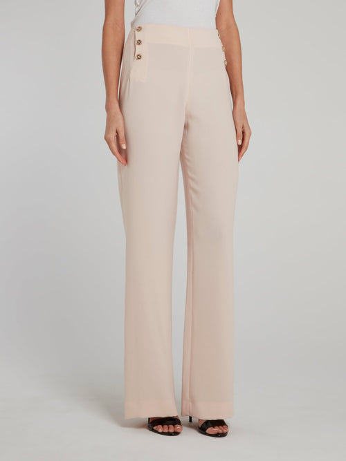 Бежевые брюки с легким клешем и пуговицами