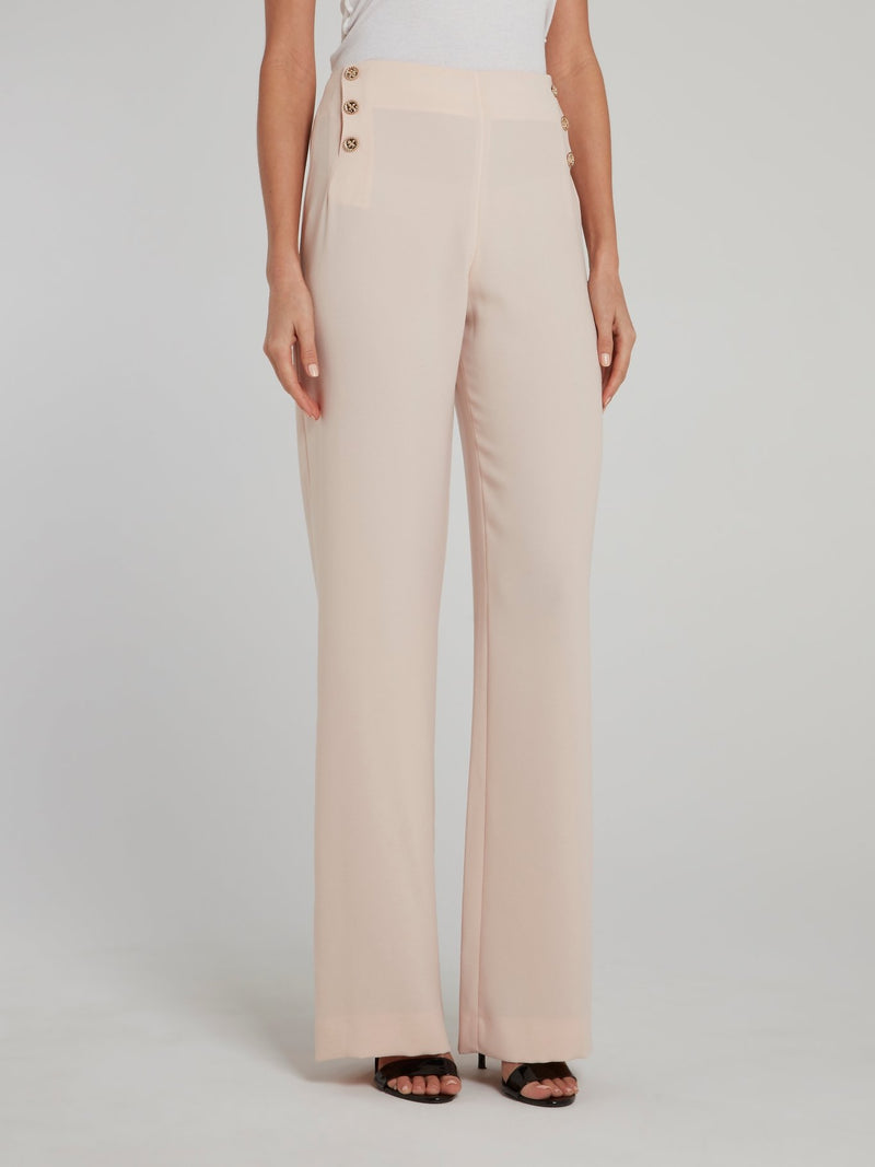 Бежевые брюки с легким клешем и пуговицами