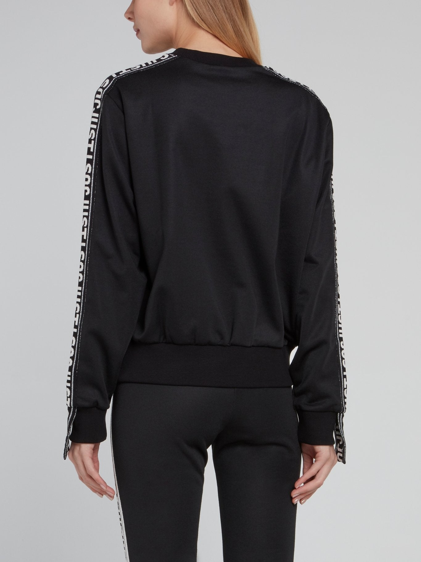 Черный свитшот с логотипом на рукавах