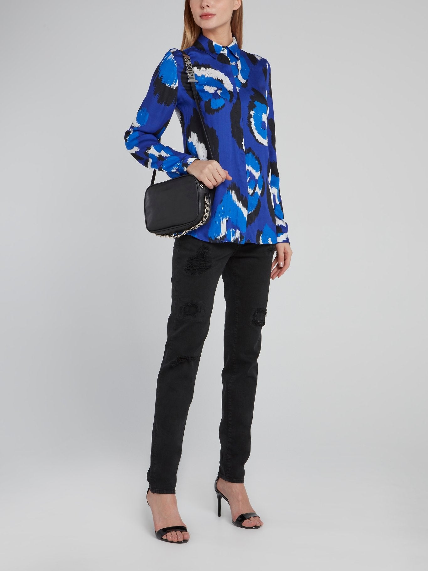 Черные джинсы с рваной отделкой