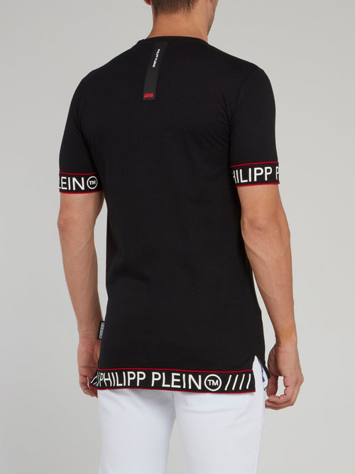 Черная приталенная футболка с логотипом на манжетах