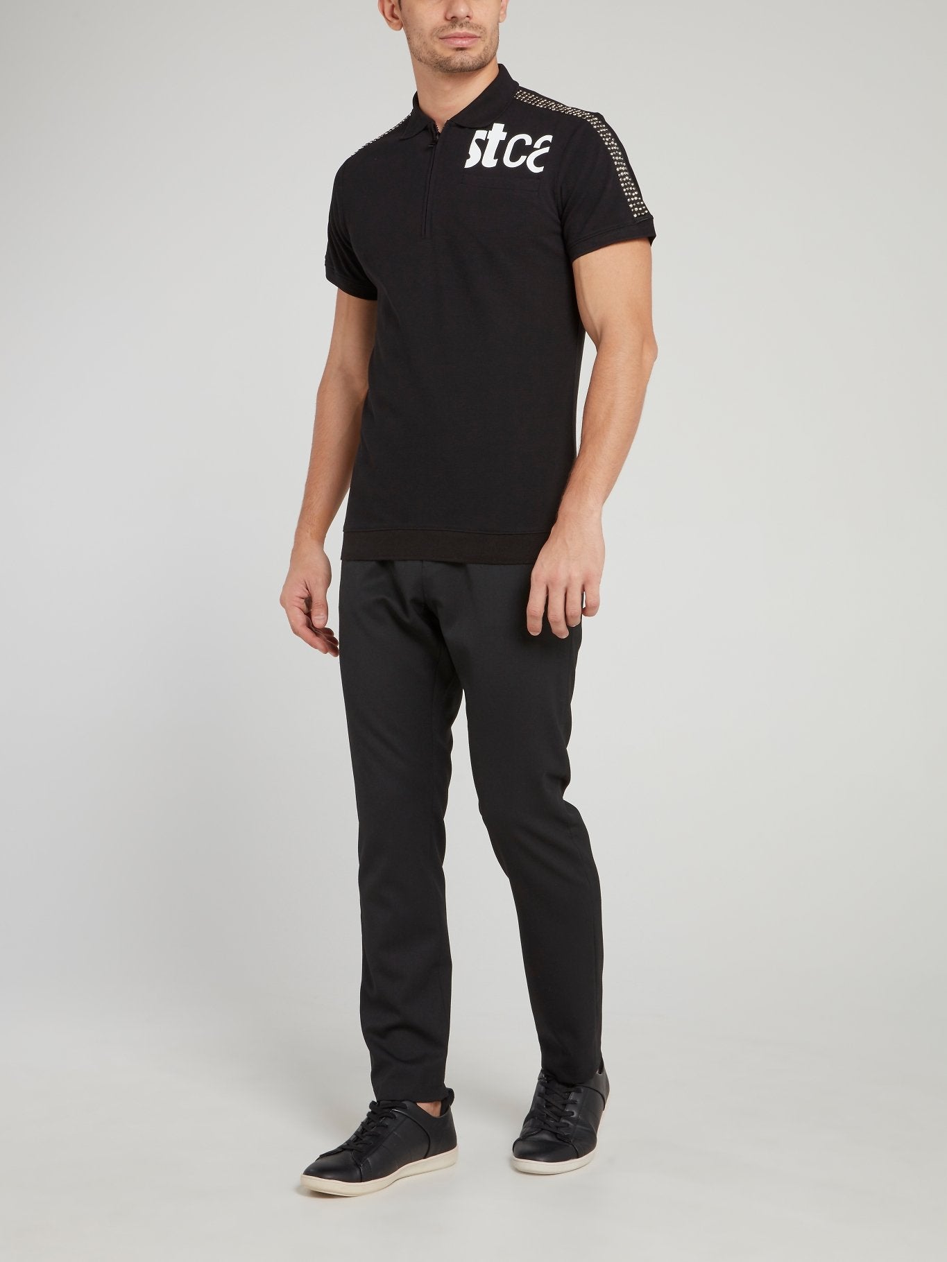 Черная рубашка поло со стразами на рукавах и логотипом