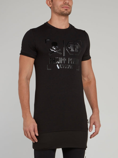 Черная футболка с круглым вырезом и рельефным логотипом