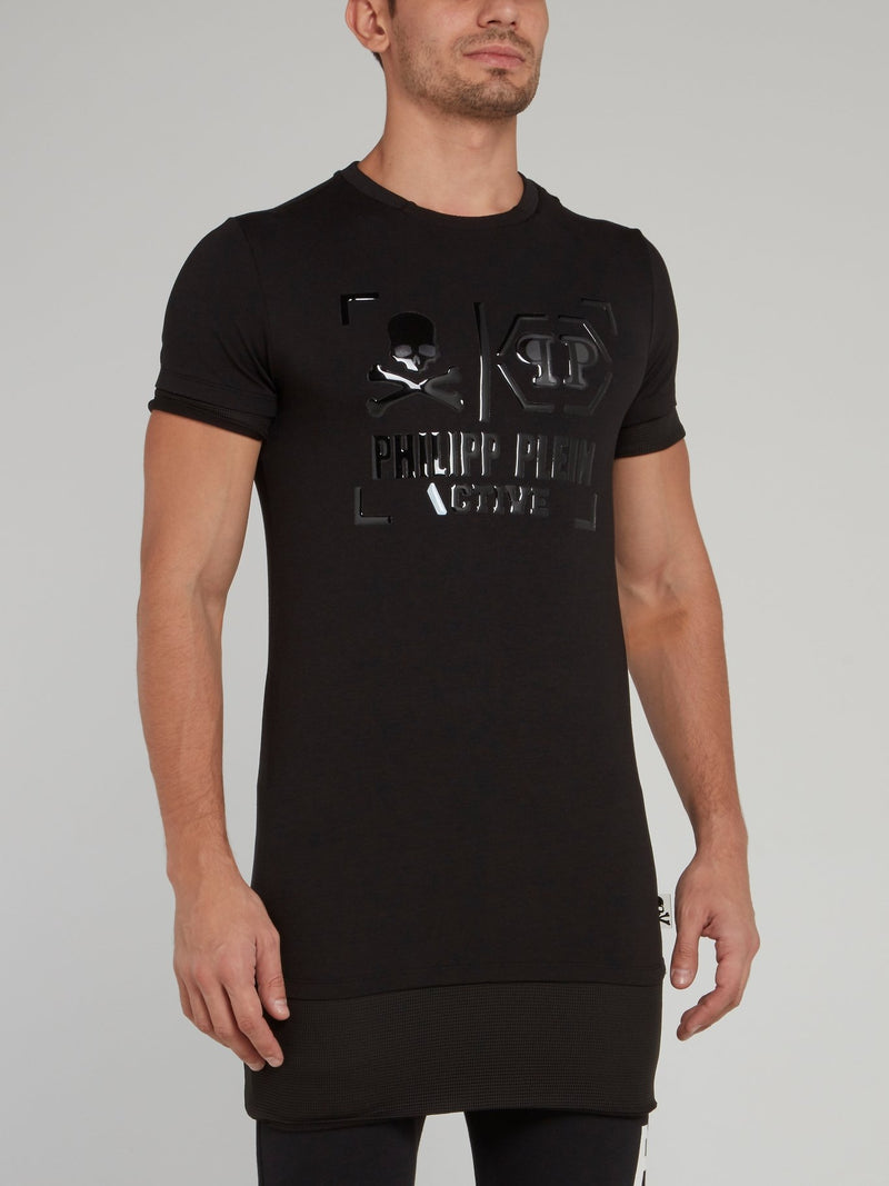 Черная футболка с круглым вырезом и рельефным логотипом