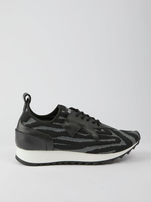 Серые низкие кроссовки с узором шеврон