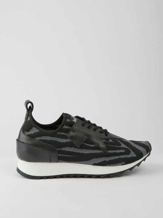 Серые низкие кроссовки с узором шеврон