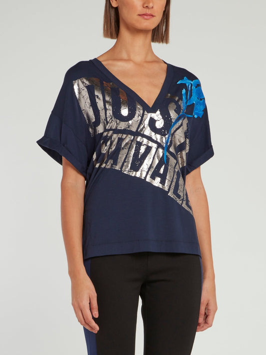 Темно-синяя свободная блузка с V-образным вырезом, логотипом и надписью