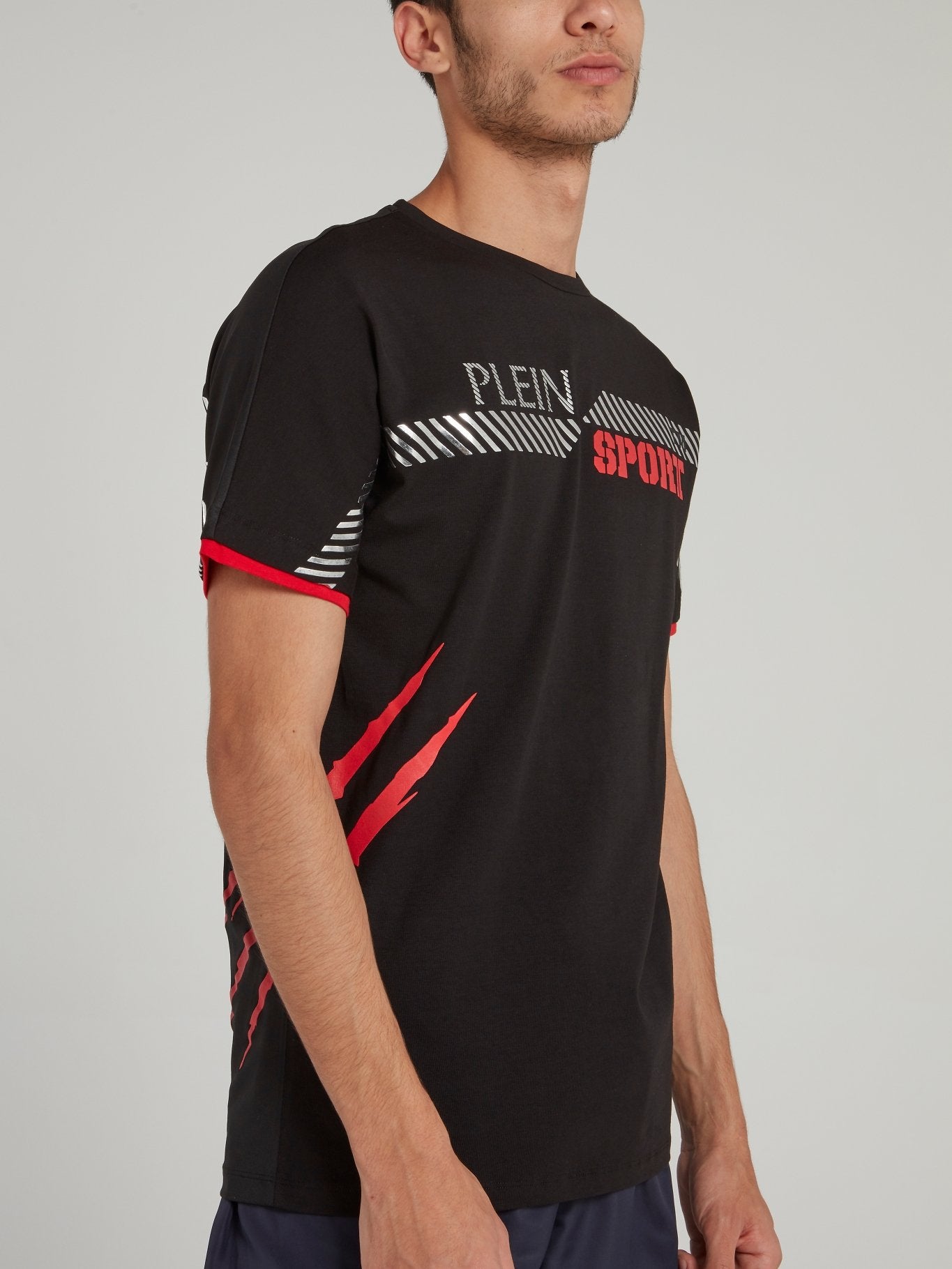 Черная хлопковая футболка с рисунком