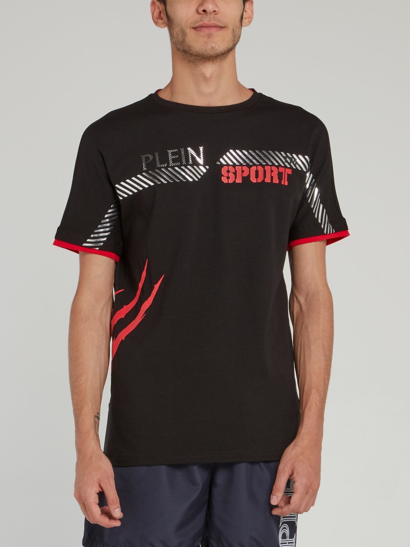 Черная хлопковая футболка с рисунком