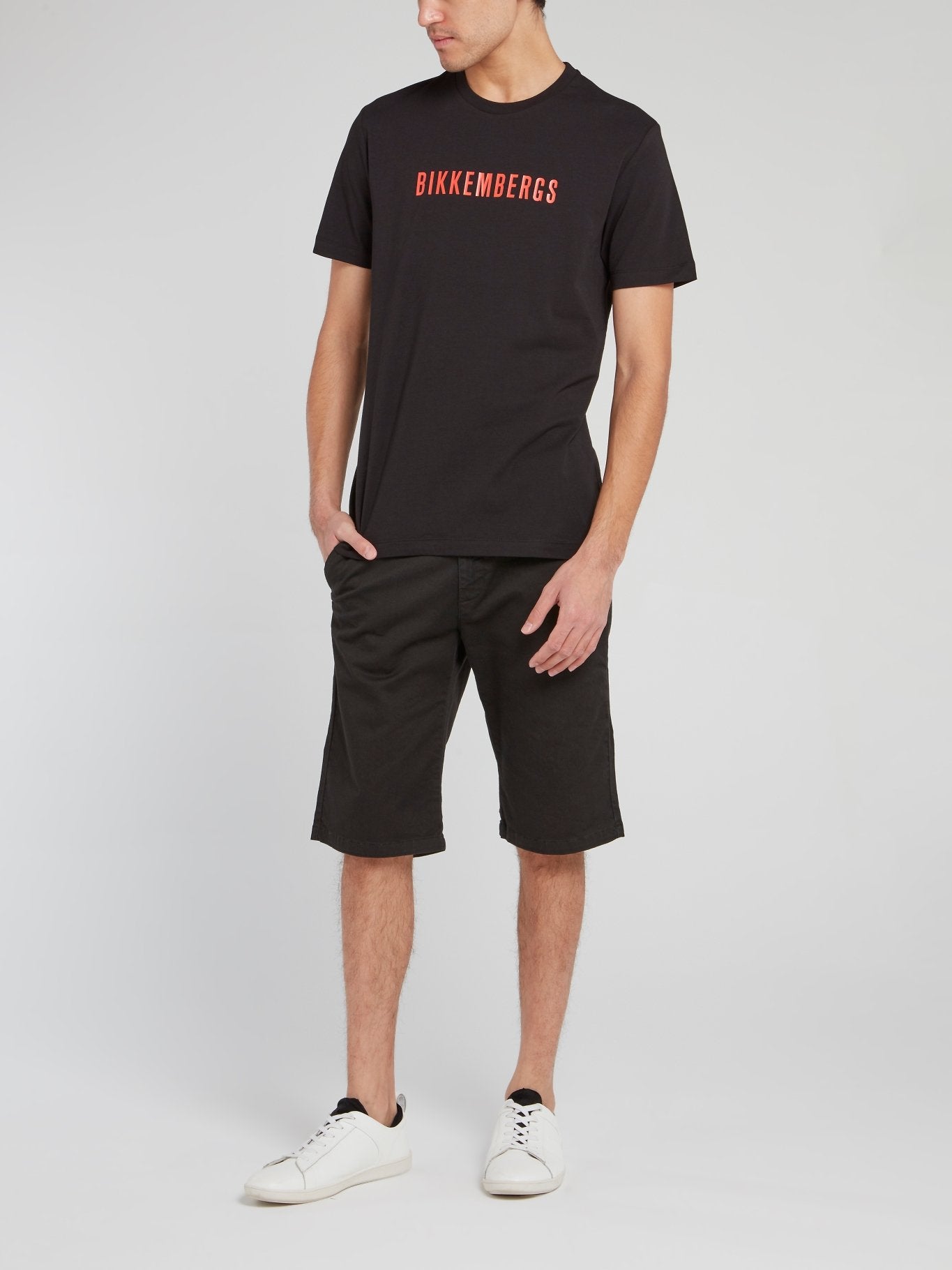 Черная хлопковая футболка с логотипом