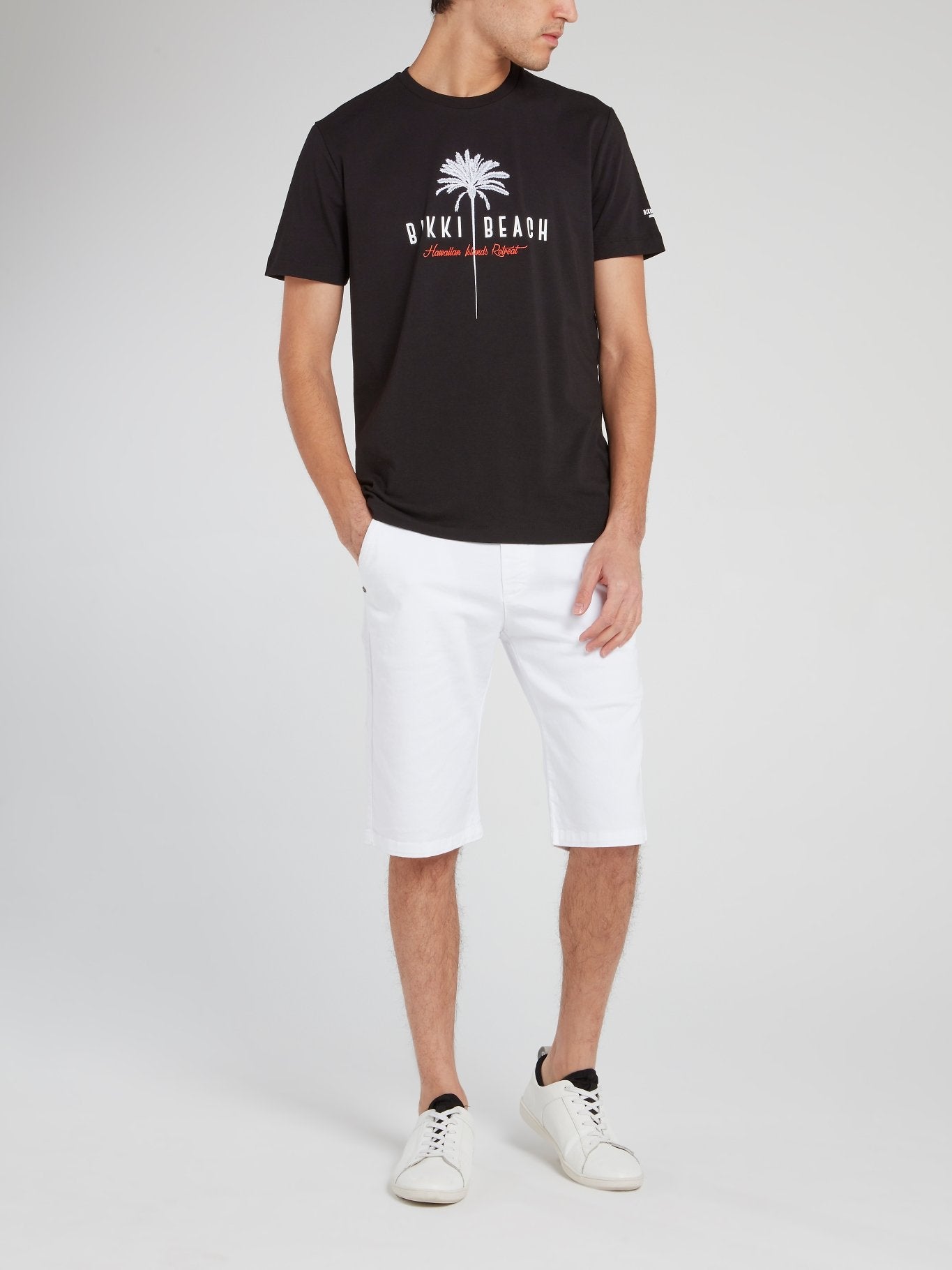 Черная хлопковая футболка с круглым вырезом и надписями