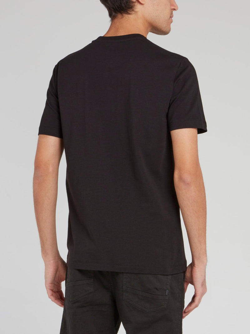 Черная футболка с изображением в виде пальм и логотипом