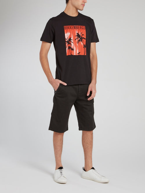 Черная футболка с изображением в виде пальм и логотипом