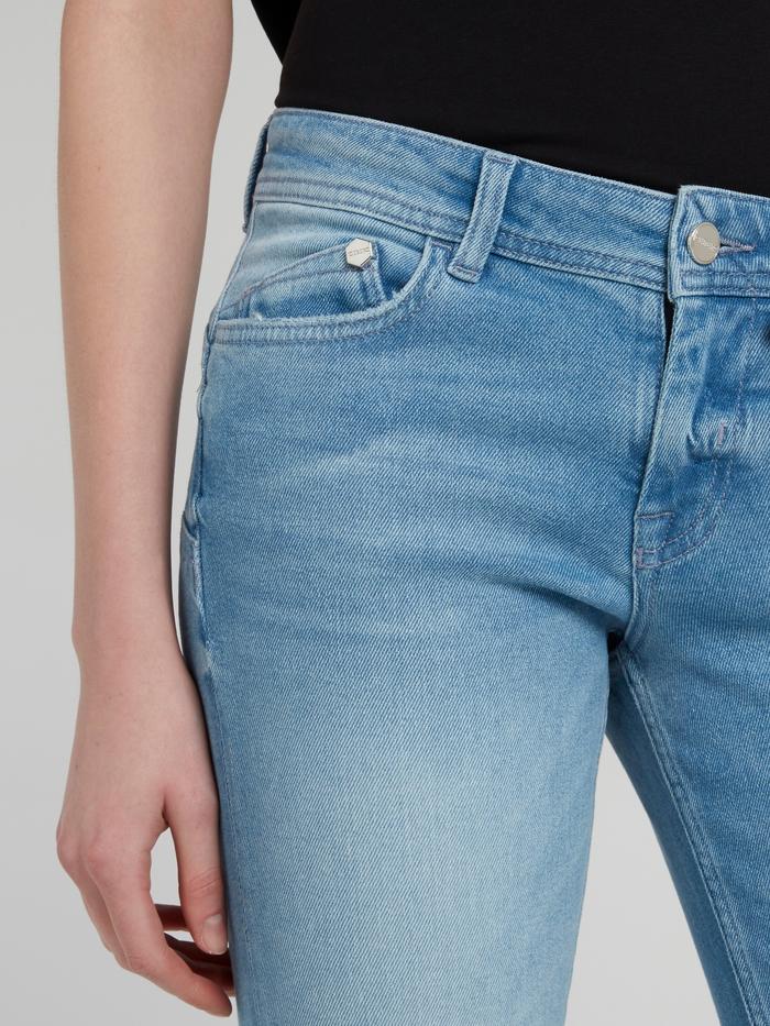 Синие джинсы с логотипом