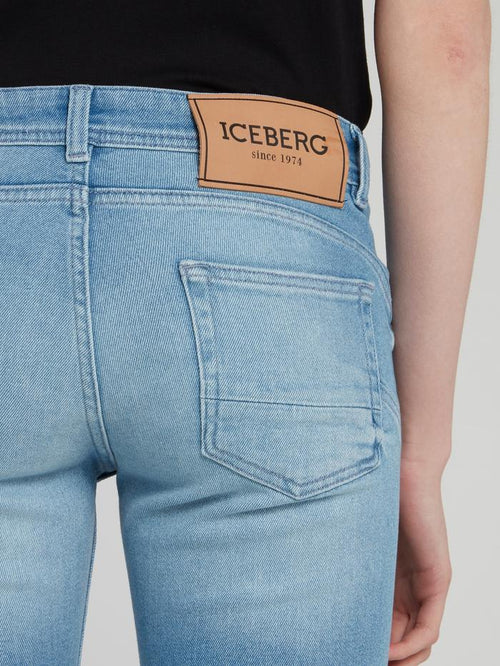 Синие джинсы с логотипом