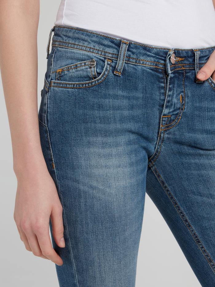 Синие укороченные джинсы