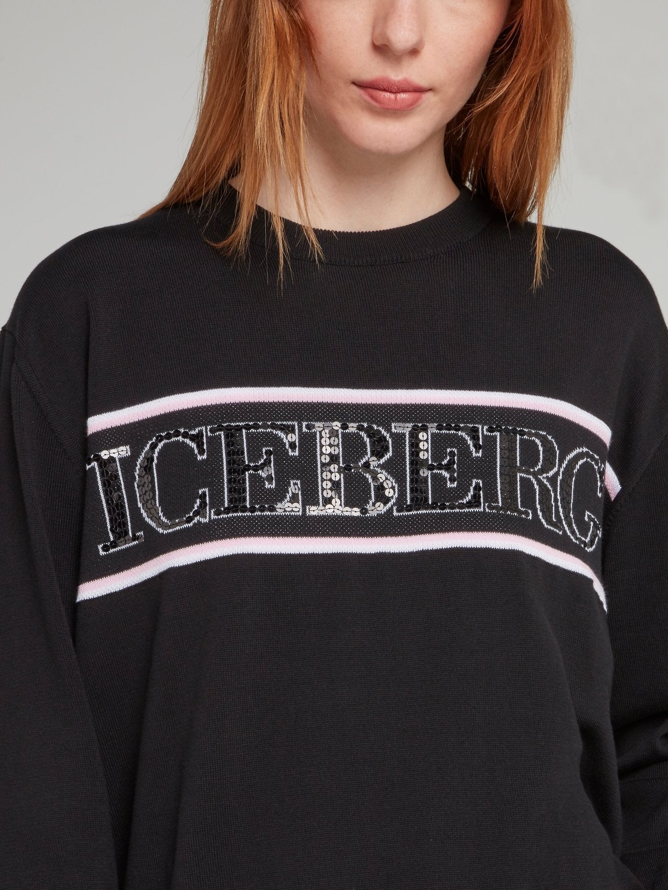 Черный вязаный свитшот с круглым вырезом