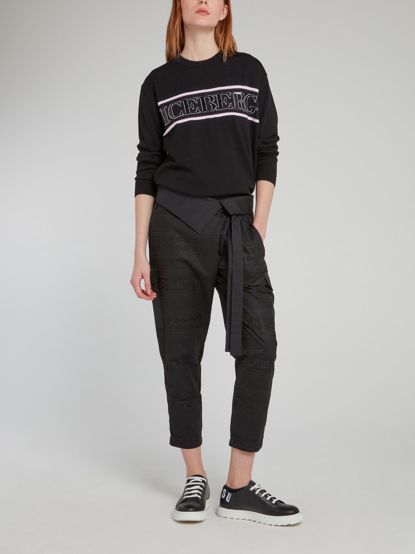 Черный вязаный свитшот с круглым вырезом